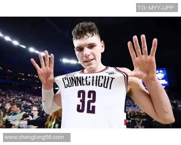 克林根展现全面统治力首发中锋轰进三分三节贡献8分6板2断1帽